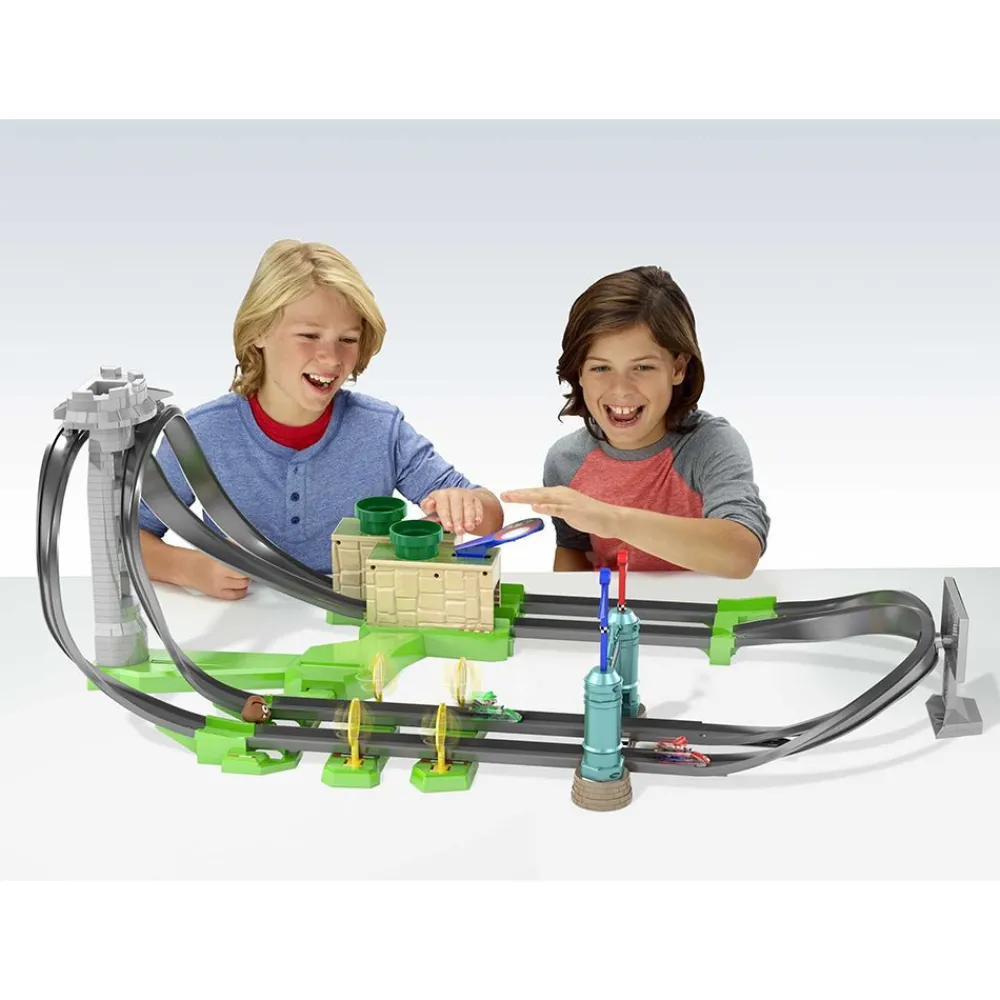 Hot Wheels ® Mario Kart™ Circuit Lite Track Set Online