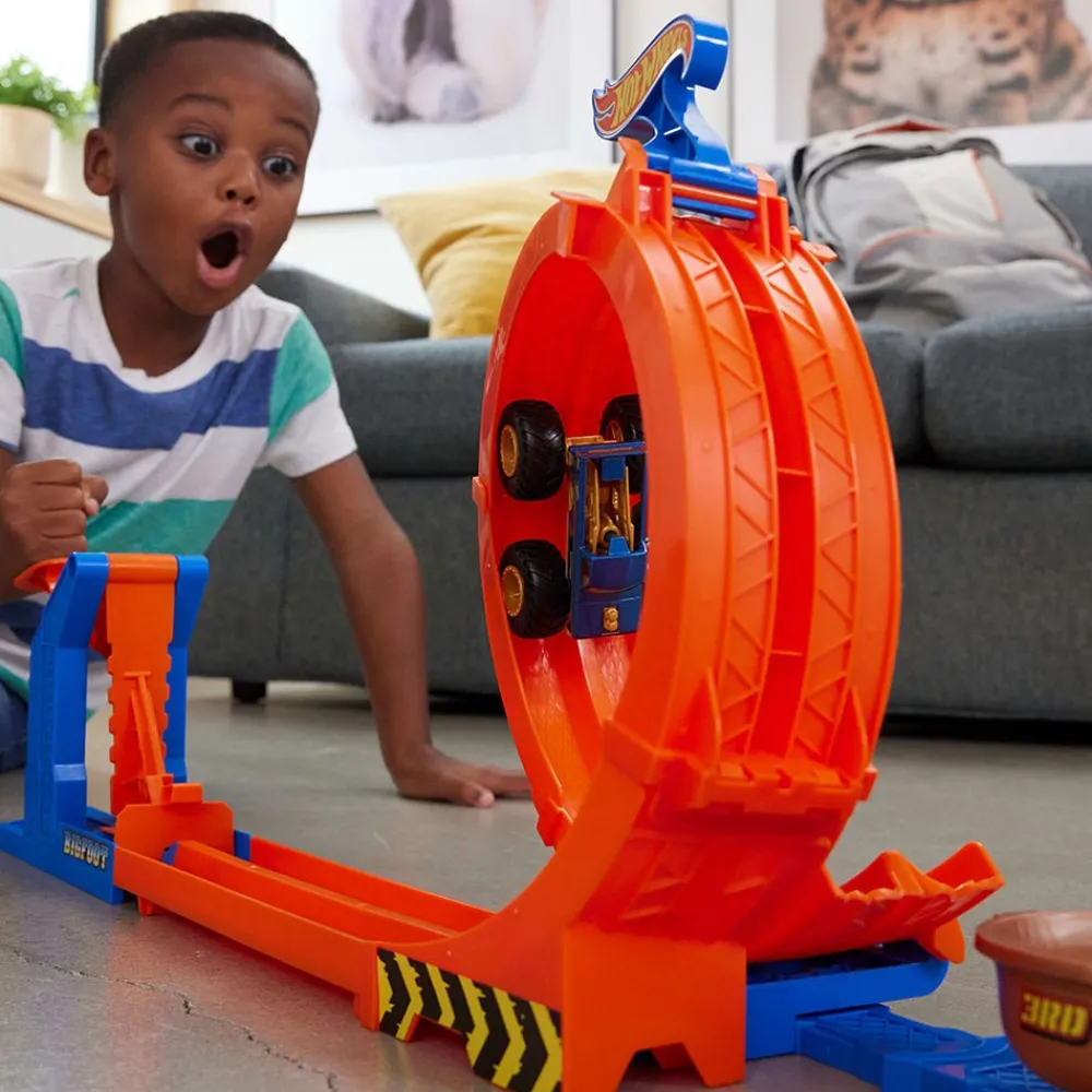 Hot Wheels Monster Trucks Loop-and-Flip Trophy Challenge™ Playset Fashion