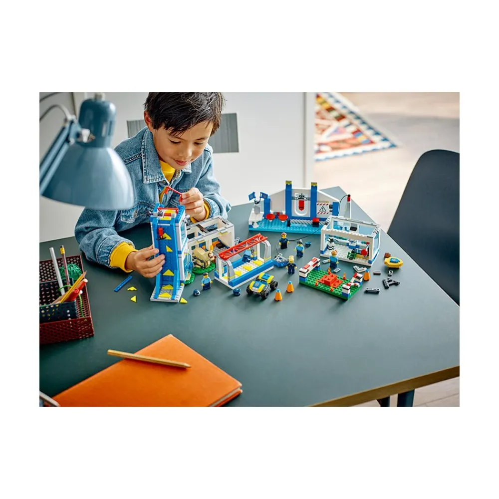 LEGO ® City Police Training Academy 60372 Building Toy Set (823 Pieces) Outlet