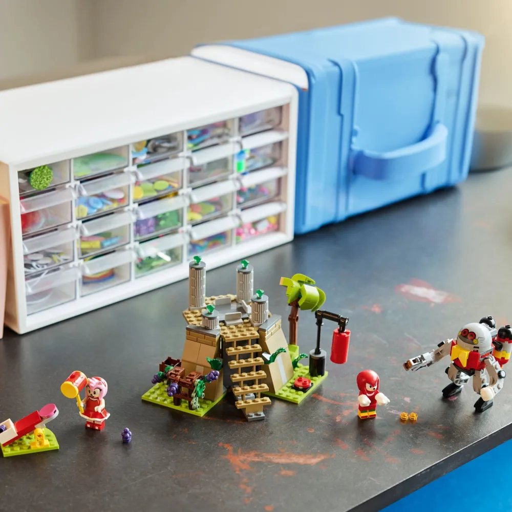 Lego Canada Inc. Lego Knuckles and the Master Emerald Shrine Sale