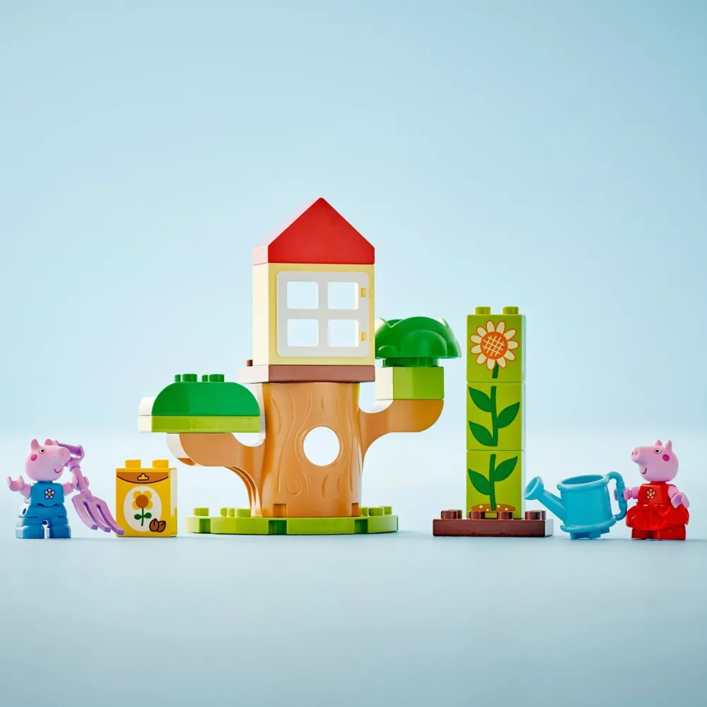 Lego Canada Inc. Peppa Pig Garden and Tree House Hot